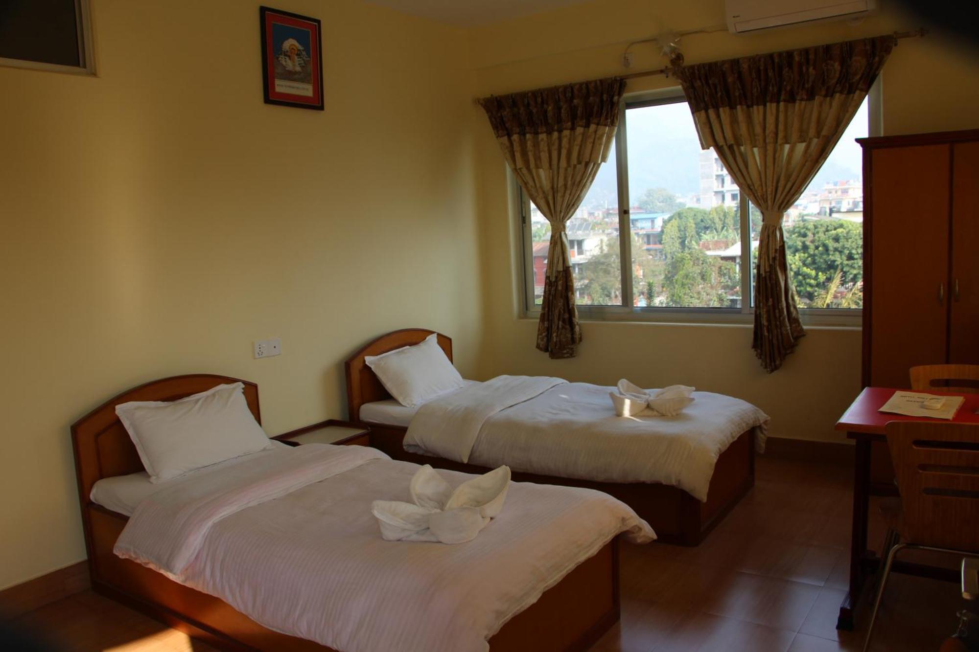 Hotel Milarepa Pvt Ltd Pokhara Phòng bức ảnh