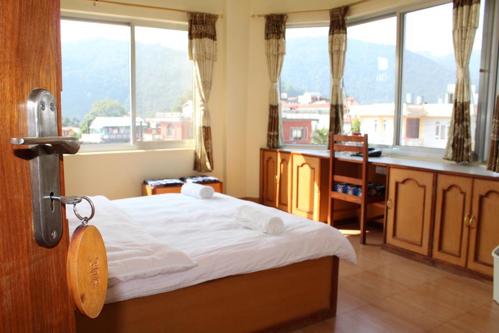 Hotel Milarepa Pvt Ltd Pokhara Phòng bức ảnh