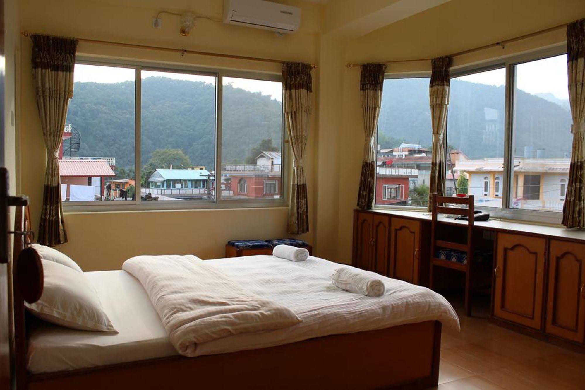 Hotel Milarepa Pvt Ltd Pokhara Ngoại thất bức ảnh